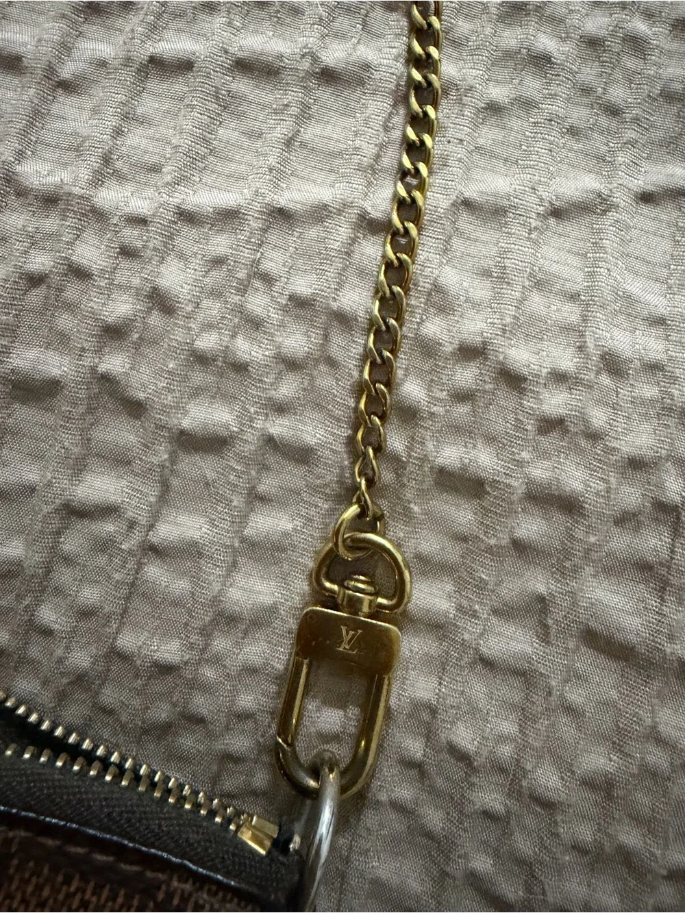 Louis Vuitton Mini Pochette with Gold Chain - Picture 4 of 14